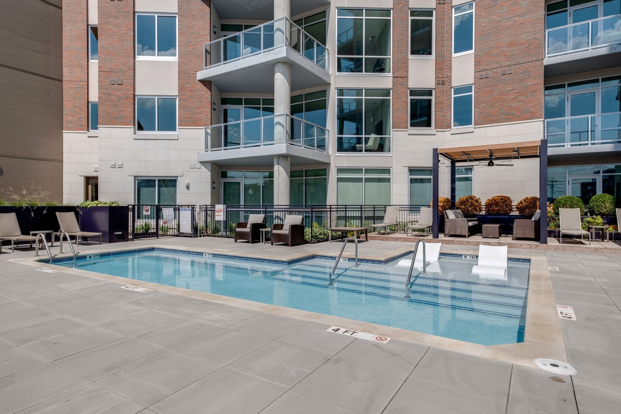 20 Rutledge Street, Unit 406 Nashville, TN 37210 - Photo 53 of 75 a view of a building with sitting area