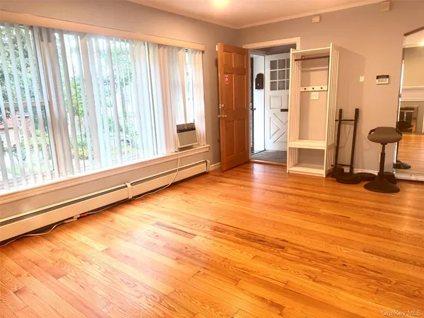 $3,850 | 18 Linden Street, Great Neck, NY 11021