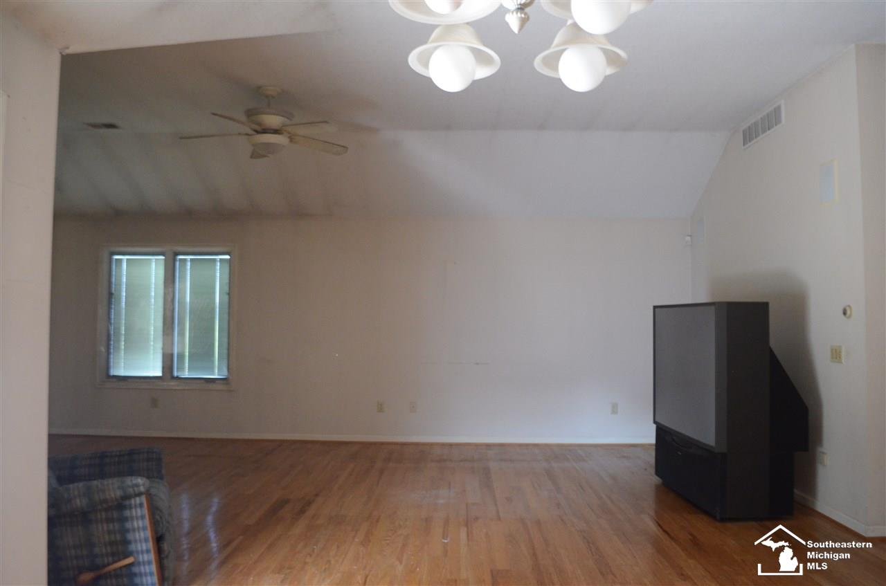2365 East Sterns Road Erie, MI 48133 - Photo 6 of 17 31393346-5.JPG