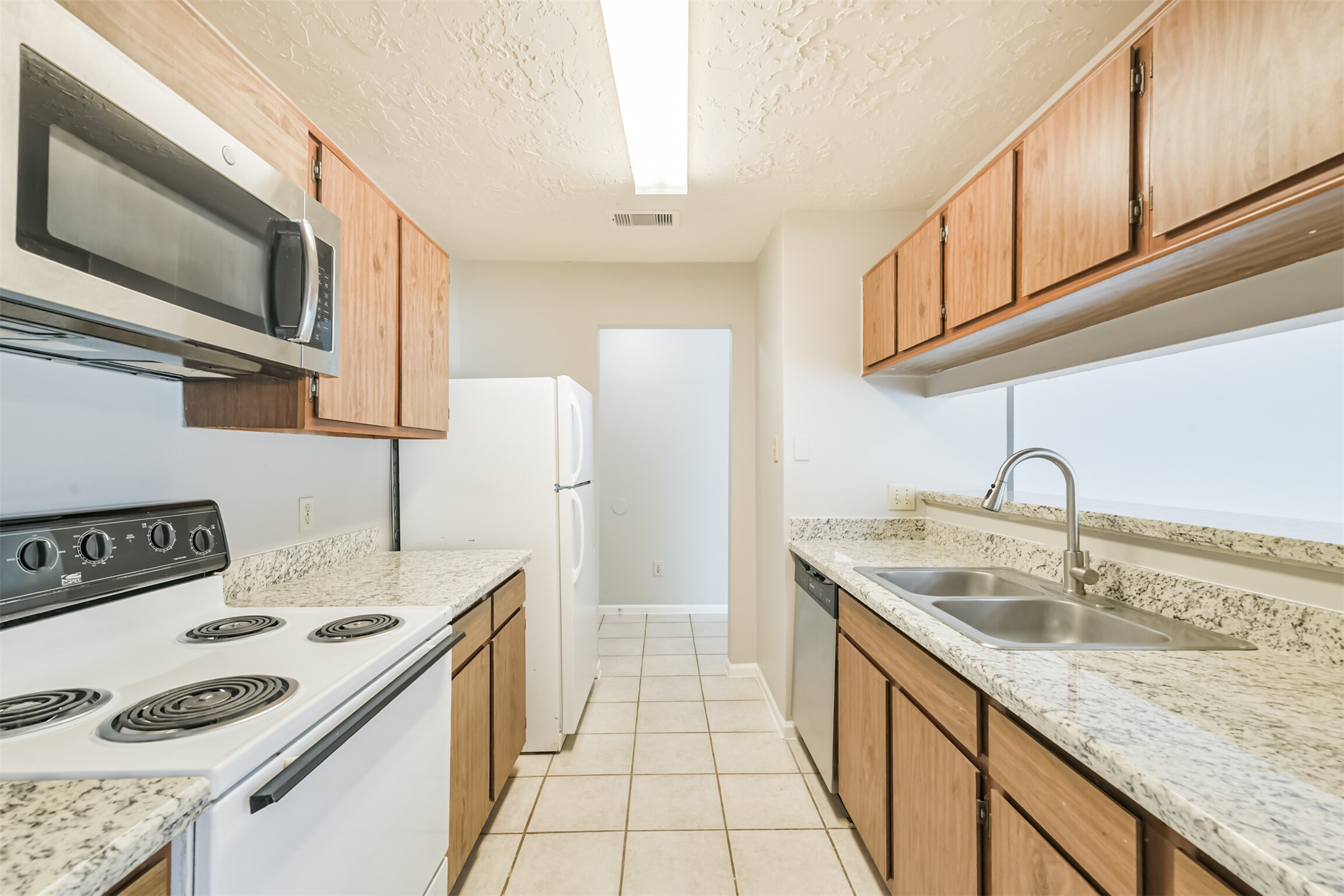 56 Fallshire Drive Spring, TX 77381 - Photo 9 of 30 Gallery Image 9