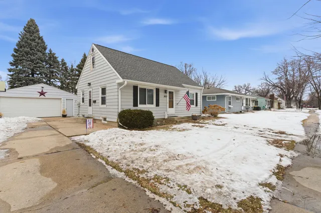 $205,000 | 801 Olena Avenue Southeast, Willmar, MN 56201
