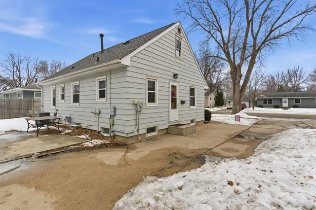 $205,000 | 801 Olena Avenue Southeast, Willmar, MN 56201