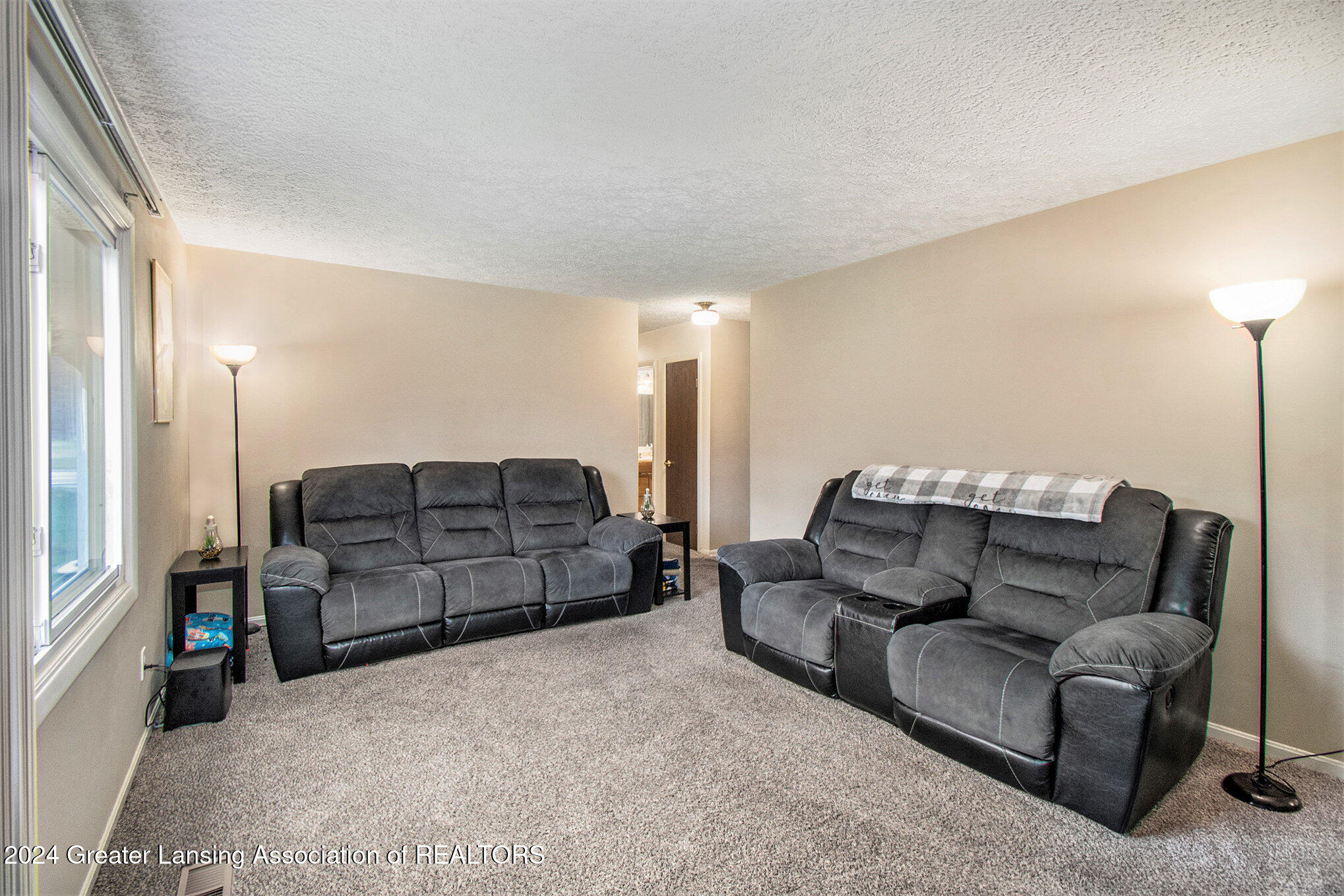 2615 Byrnes Road Lansing, MI 48906 - Photo 3 of 25 03