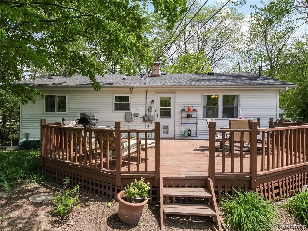 8266 Marlowe Road Belleville, MI 48111 - Photo 17 of 22 018-Rear_View-4186846-medium4x3.jpg