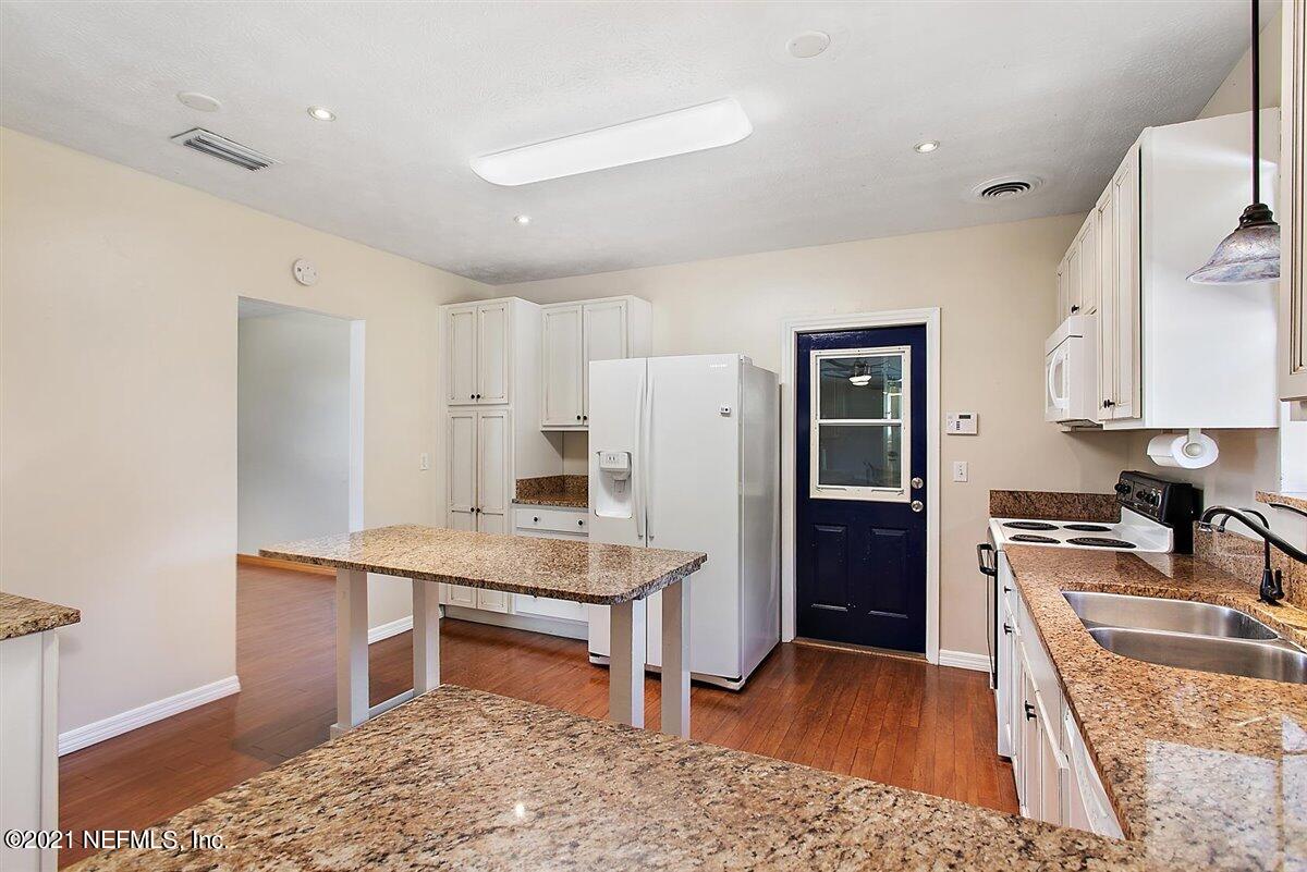 1550 Starwan Road East Jacksonville, FL 32211 - Photo 7 of 22 07-Kitchen
