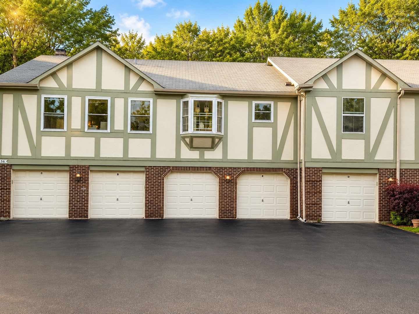 156 West Golf Road, Unit E Libertyville, IL 60048 - Photo 2 of 17
