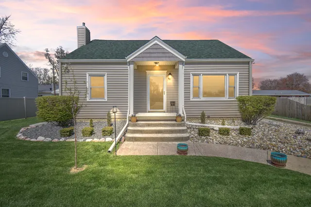 $328,000 | 2110 East Oakland Avenue, Bloomington, IL 61701