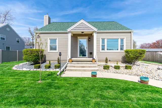 $328,000 | 2110 East Oakland Avenue, Bloomington, IL 61701