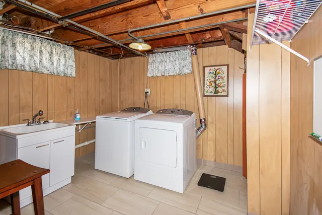 $328,000 | 2110 East Oakland Avenue, Bloomington, IL 61701