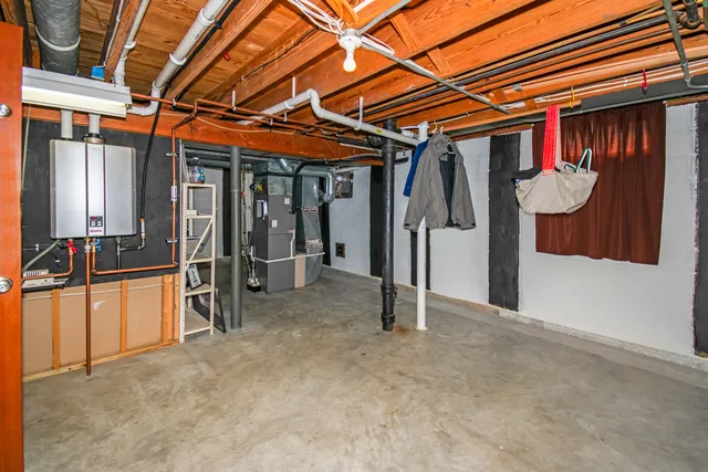 $328,000 | 2110 East Oakland Avenue, Bloomington, IL 61701