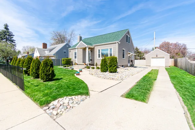 $328,000 | 2110 East Oakland Avenue, Bloomington, IL 61701