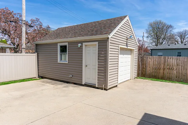 $328,000 | 2110 East Oakland Avenue, Bloomington, IL 61701