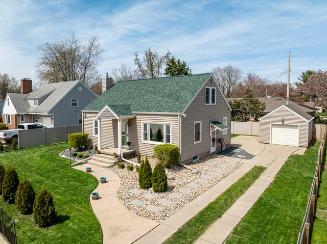 $328,000 | 2110 East Oakland Avenue, Bloomington, IL 61701