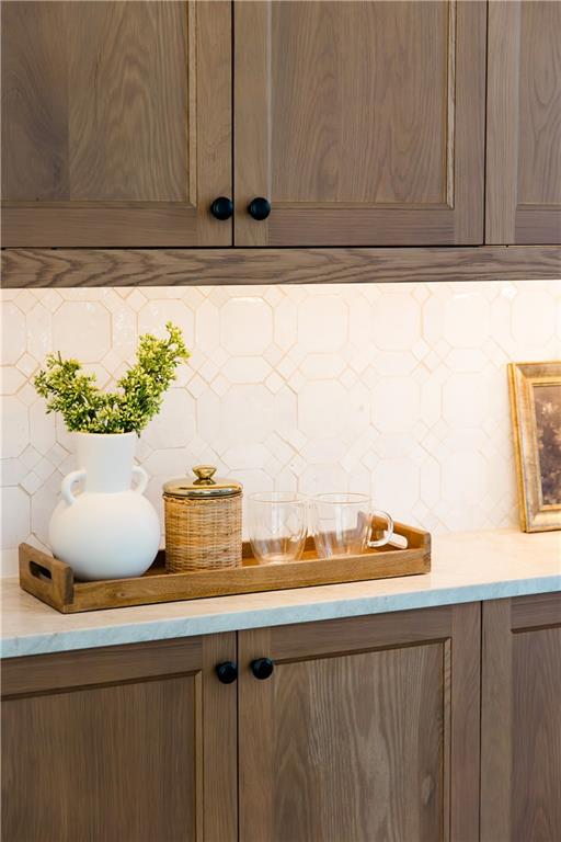 125 Laurel Brk Lane Canton, GA 30115 - Photo 12 of 50 a vase of flowers sitting on a table