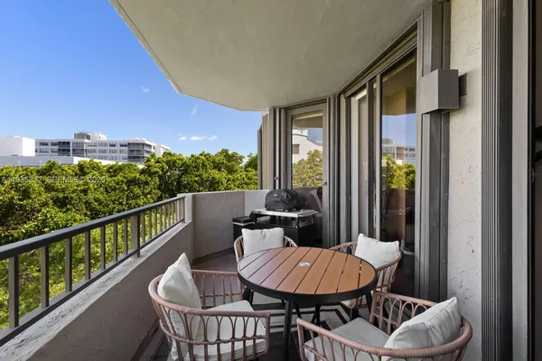 $1,500,000 | 141 Crandon Boulevard, Unit 446, Key Biscayne, FL 33149