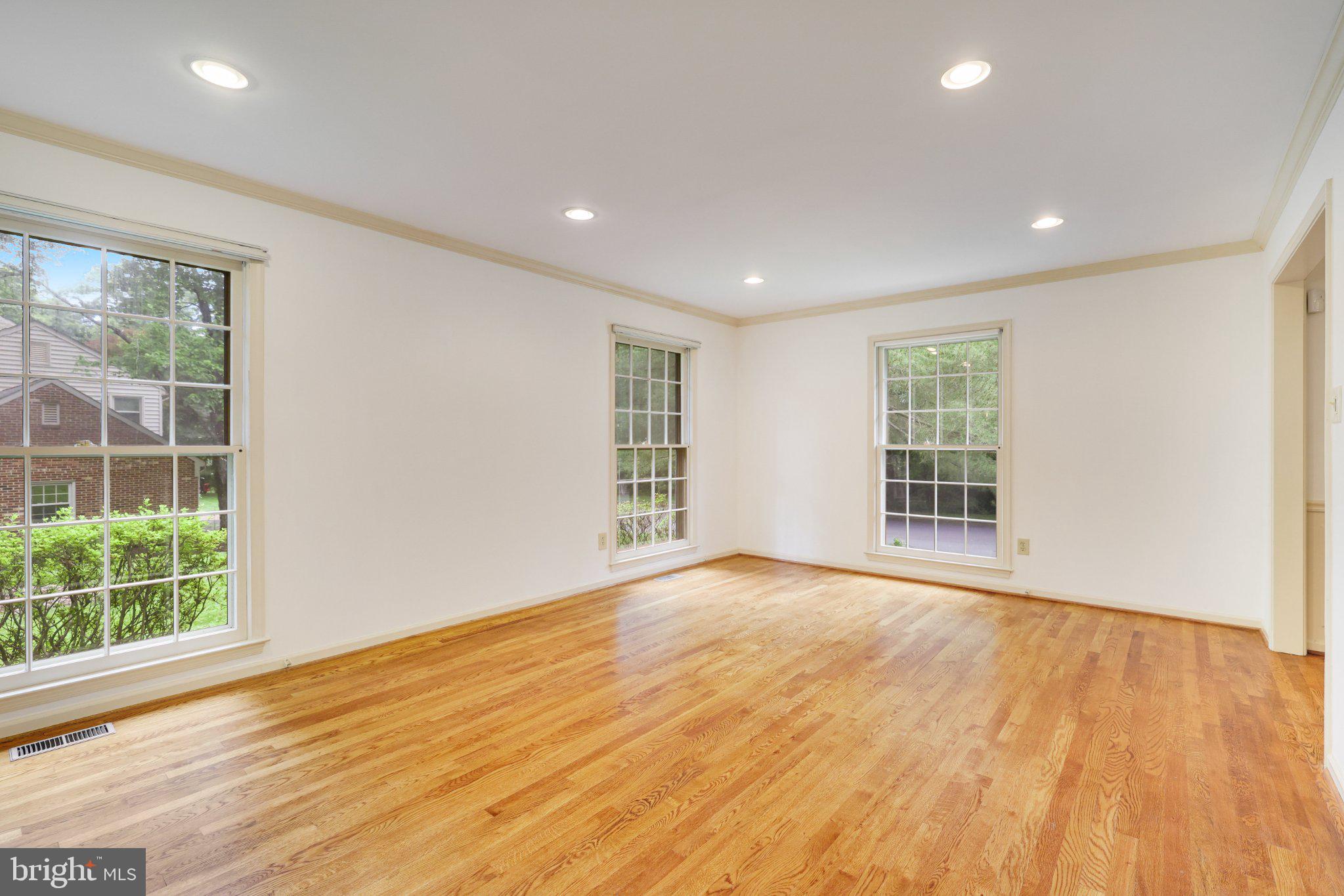 1427 Laurel Hill Road Vienna, VA 22182 - Photo 14 of 57 Bright and airy open space awaits.
