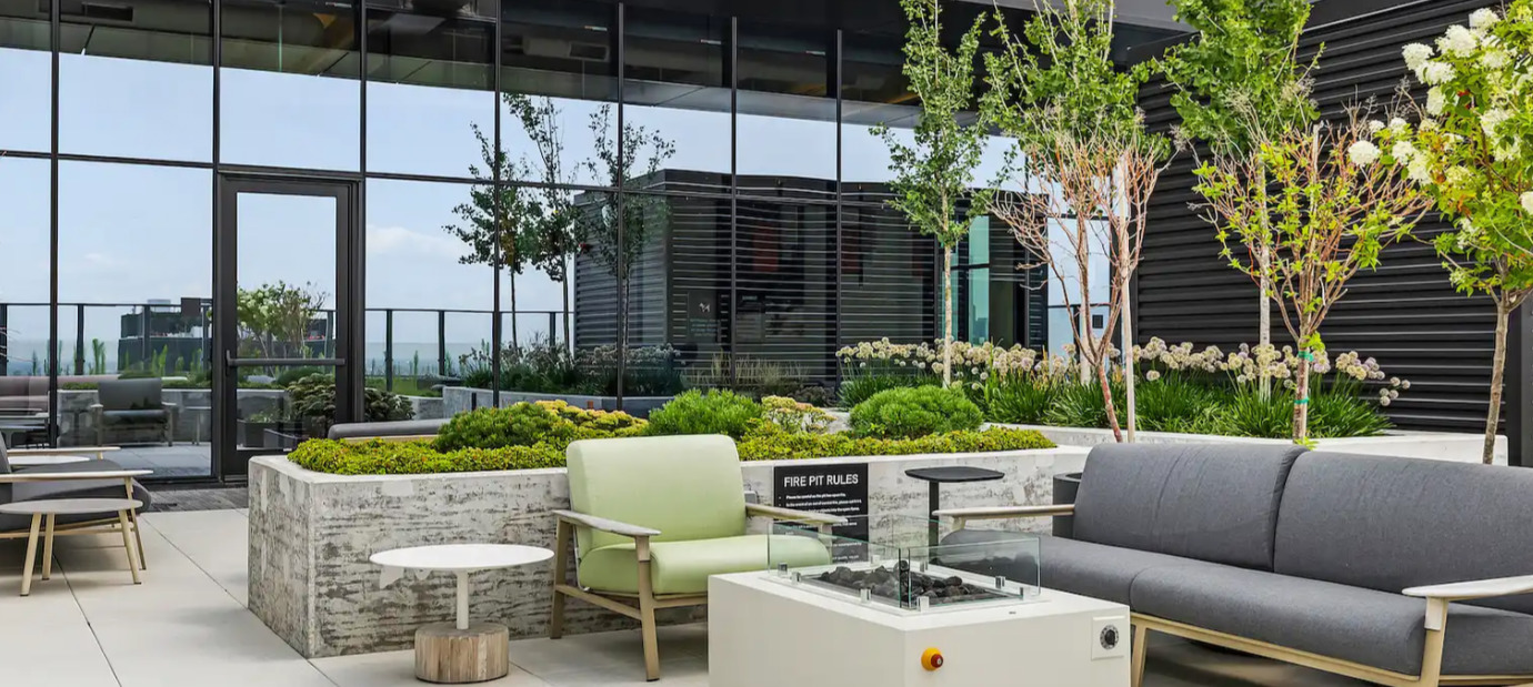 225 North Elizabeth Street, Unit 709 Chicago, IL 60607 - Photo 19 of 31 a view of a chair and table in the back yard of the house