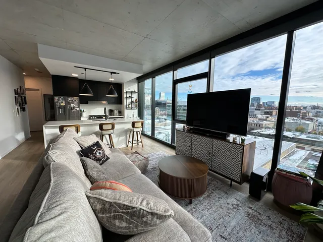 $3,795 | 225 North Elizabeth Street, Unit 709, Chicago, IL 60607