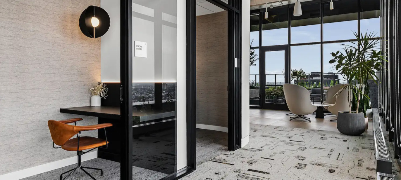 225 North Elizabeth Street, Unit 709 Chicago, IL 60607 - Photo 24 of 31 a view of a living room and bathroom