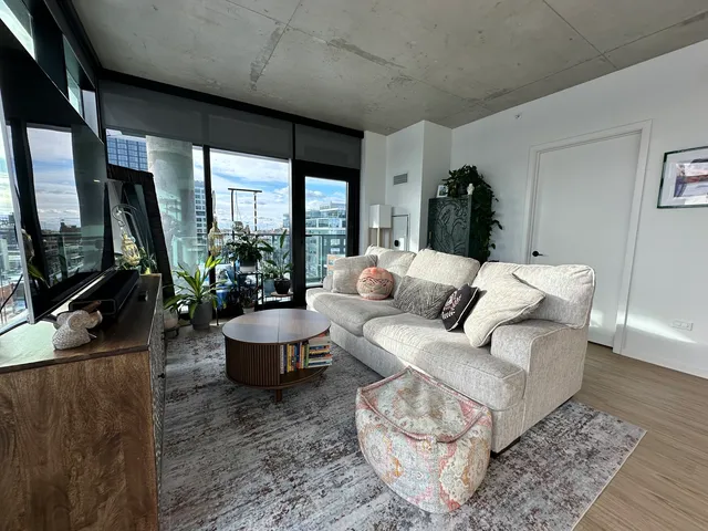 $3,795 | 225 North Elizabeth Street, Unit 709, Chicago, IL 60607