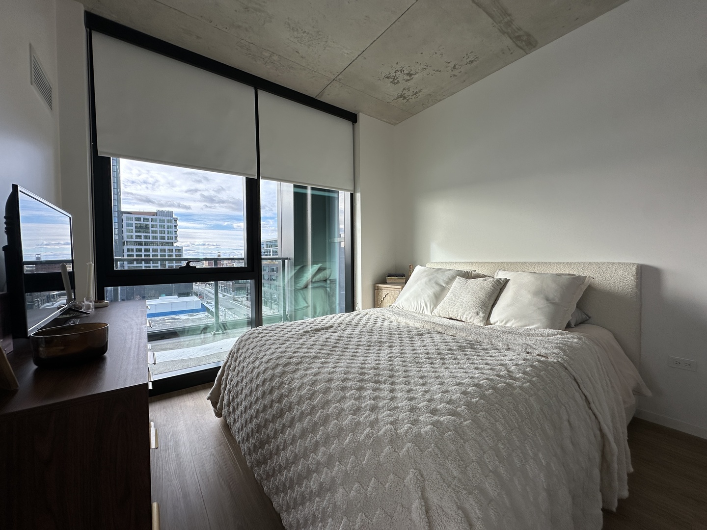 225 North Elizabeth Street, Unit 709 Chicago, IL 60607 - Photo 8 of 31 a bedroom with a bed and a flat tv screen on dresser