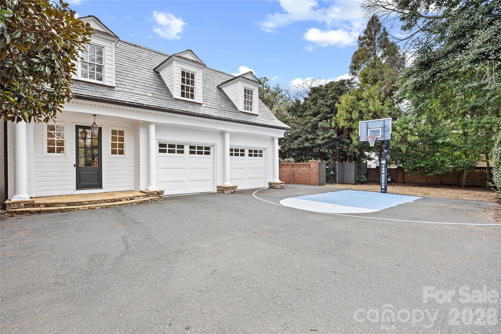 640 Colville Road Charlotte, NC 28207 - Photo 47 of 48 front view of a house with a yard