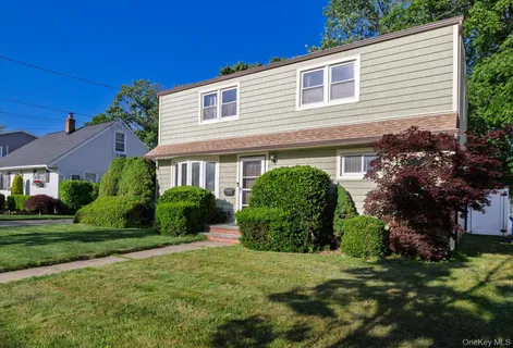 $799,000 | 2545 Sycamore Avenue, Wantagh, NY 11793