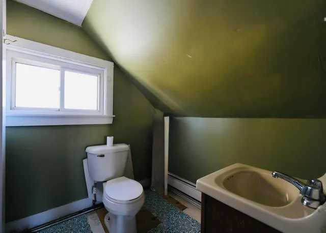 $260,000 | 4 Water Street, Vinalhaven, ME 04863