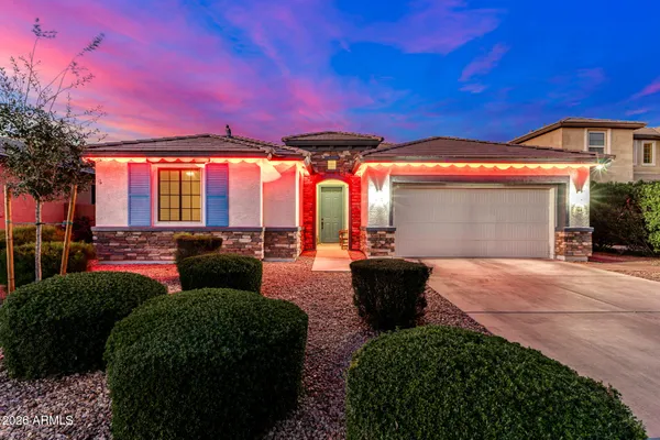 $560,000 | 744 West Desert Hollow Drive, San Tan Valley, AZ 85143