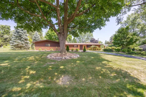 $365,000 | 1521 Ledbury Drive, Bloomfield Hills, MI 48304