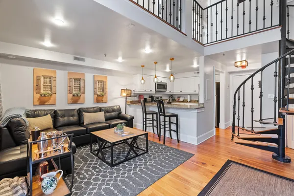 $3,400 | 377 King Street, Unit 203, Charleston, SC 29401