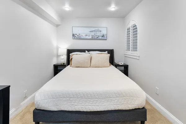 $3,400 | 377 King Street, Unit 203, Charleston, SC 29401