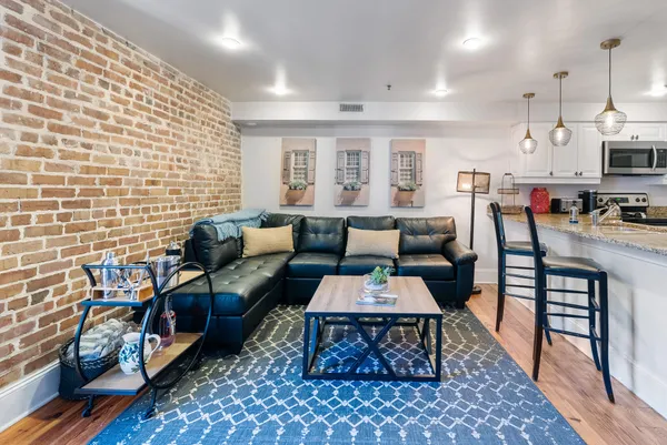 $3,400 | 377 King Street, Unit 203, Charleston, SC 29401