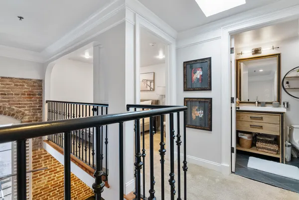 $3,400 | 377 King Street, Unit 203, Charleston, SC 29401