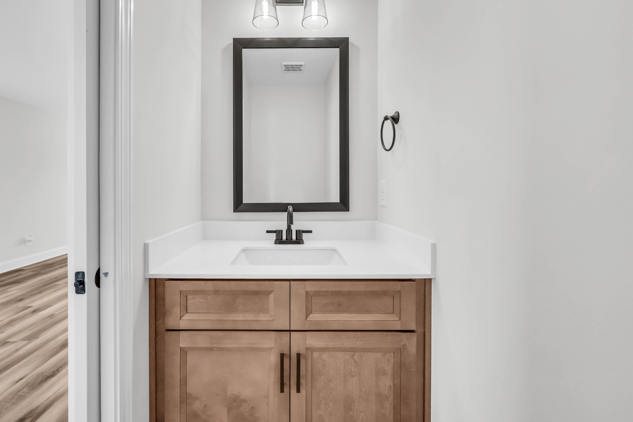 195 Quarry View Clarksville, TN 37043 - Photo 17 of 33 a bathroom with a sink and a mirror