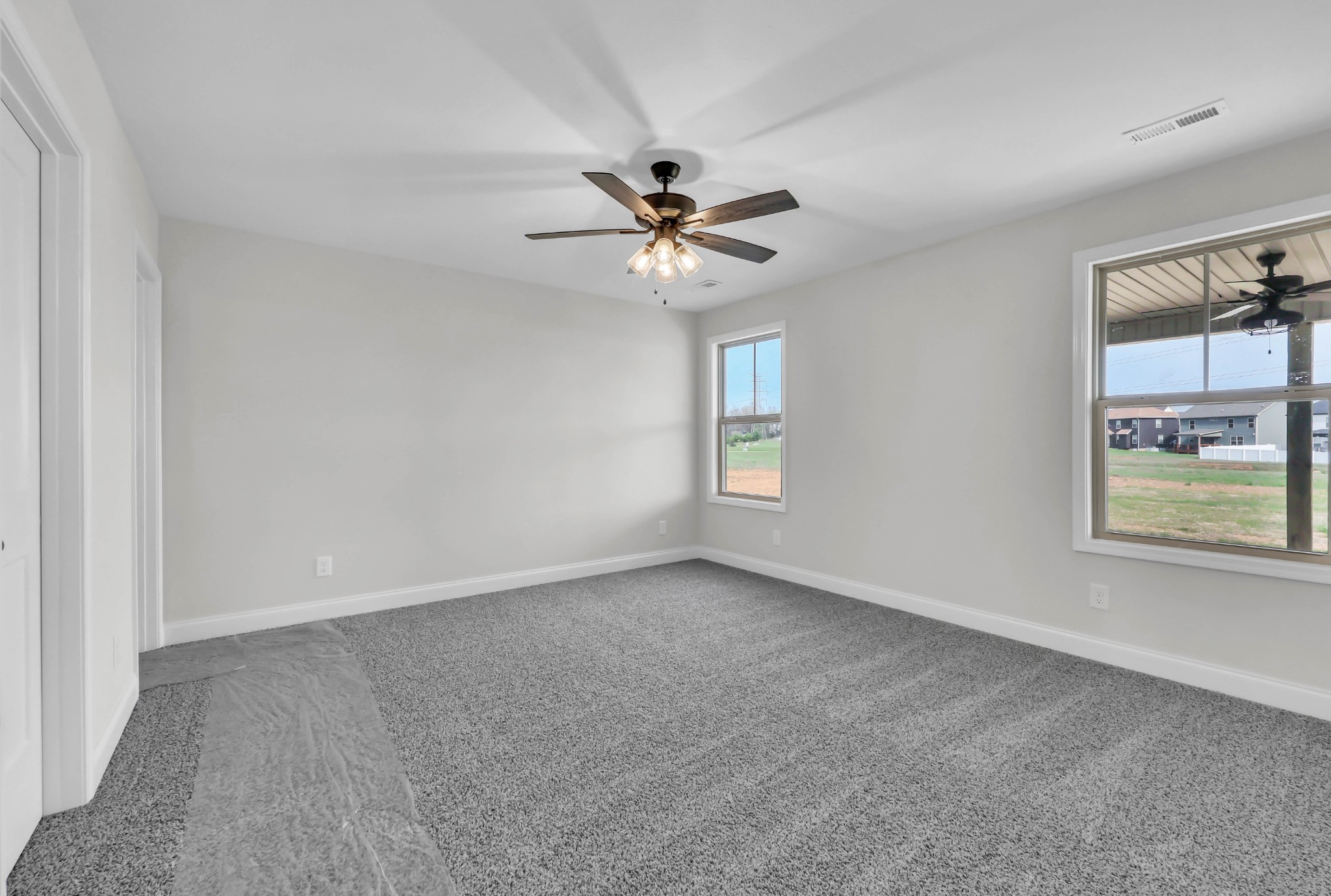 195 Quarry View Clarksville, TN 37043 - Photo 18 of 33 an empty room with windows and fan