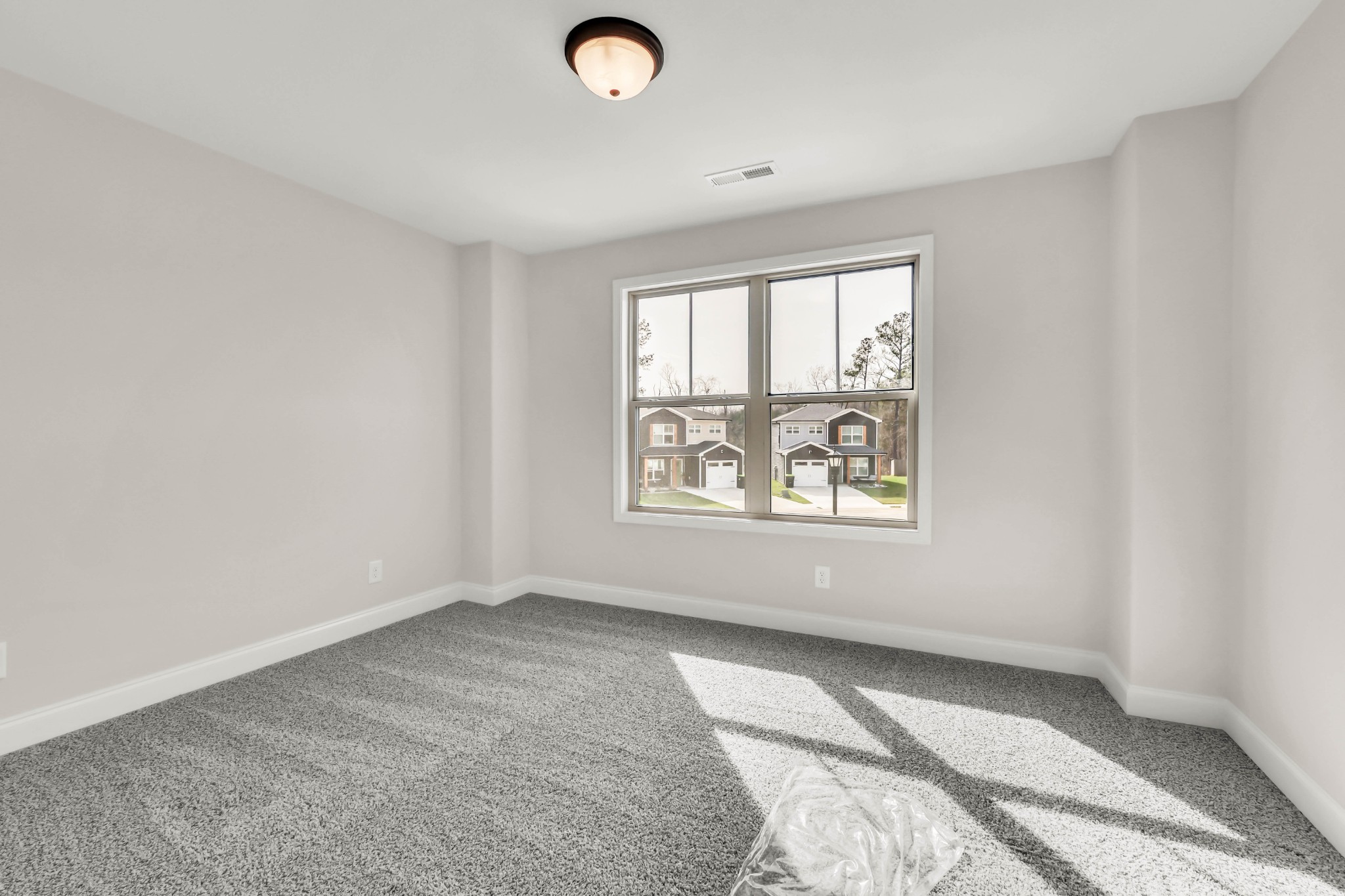 195 Quarry View Clarksville, TN 37043 - Photo 24 of 33 an empty room with windows