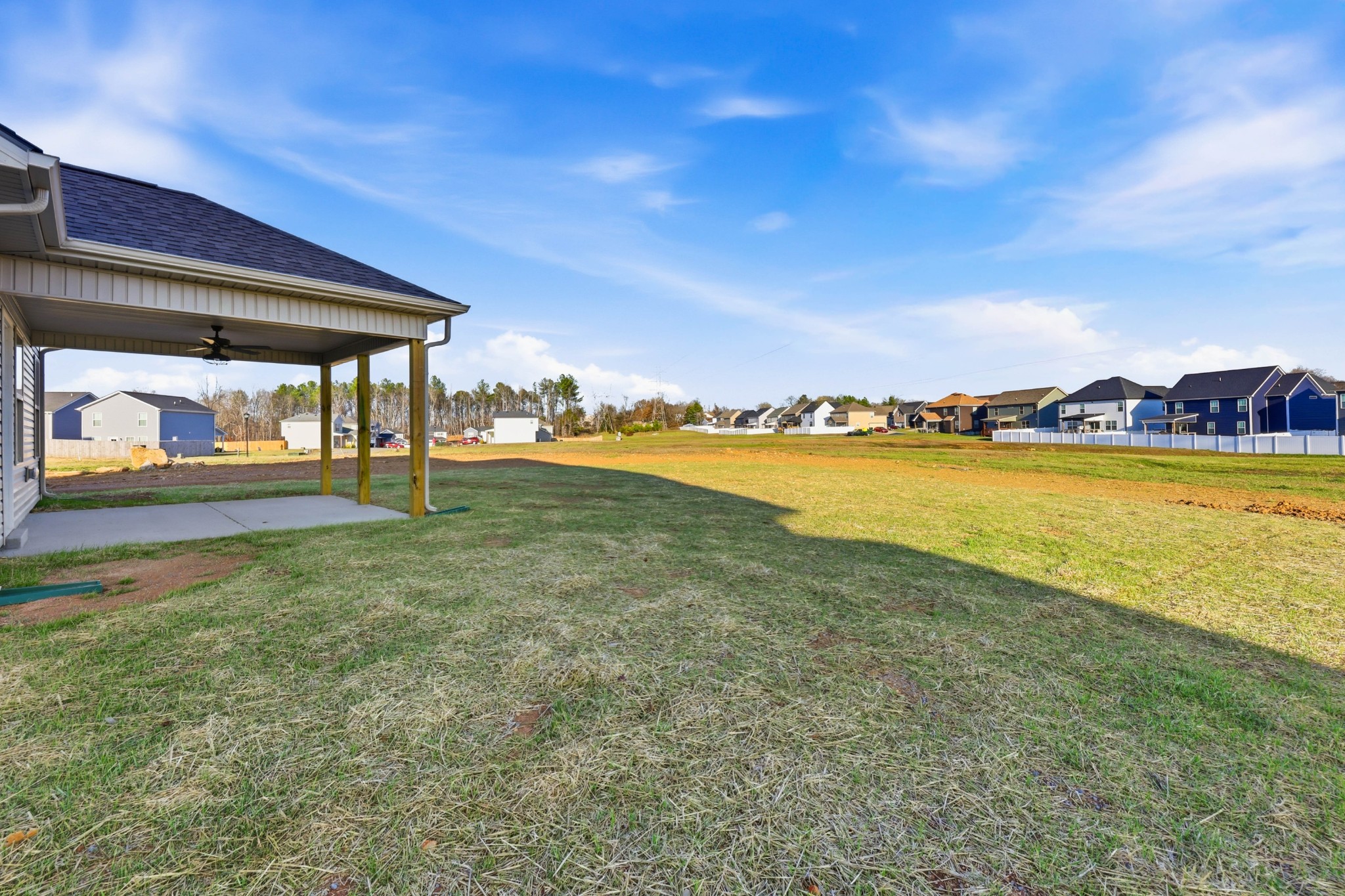 195 Quarry View Clarksville, TN 37043 - Photo 27 of 33 a view of an ocean & house