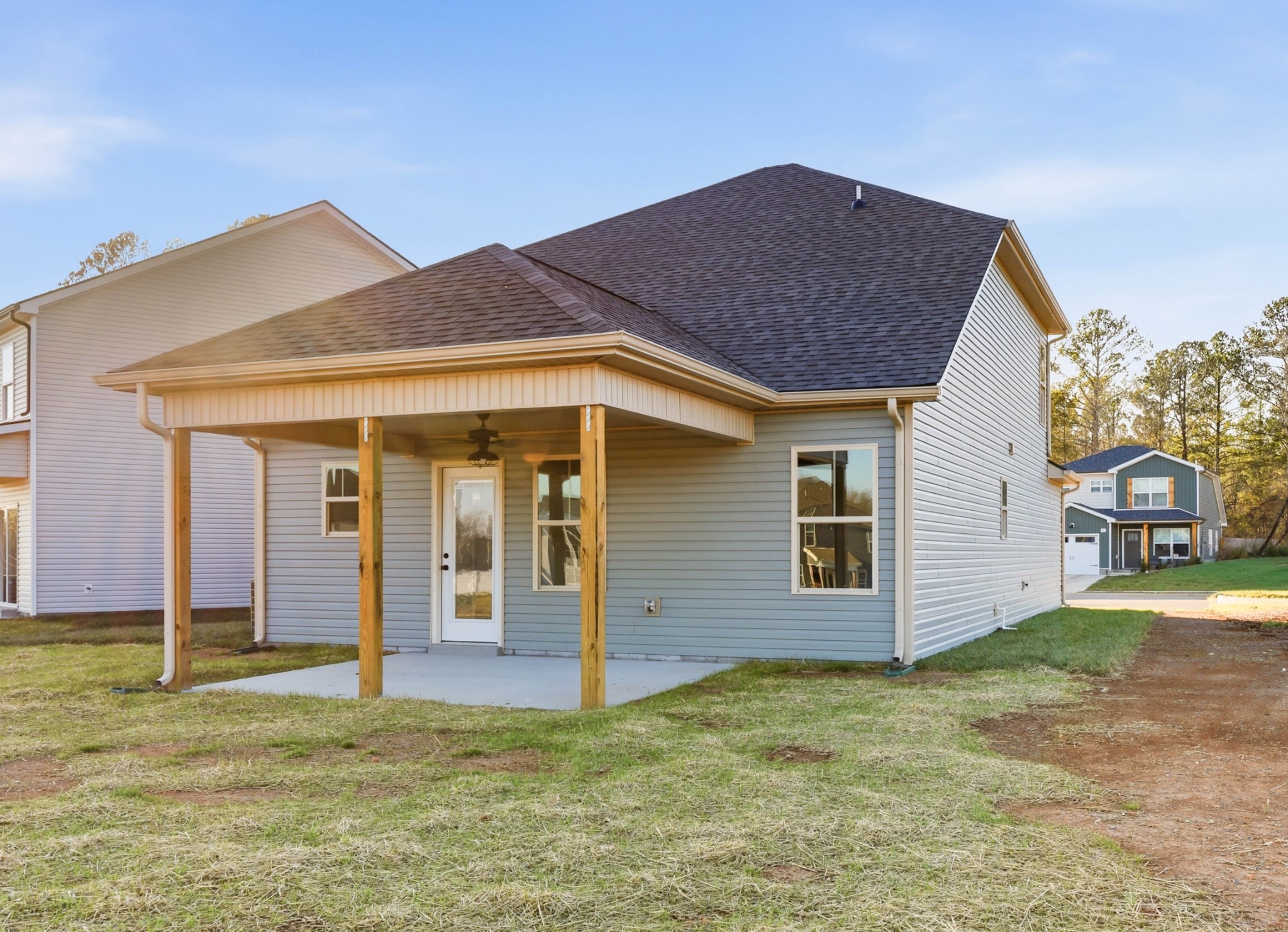 195 Quarry View Clarksville, TN 37043 - Photo 32 of 33 a view of a house with a yard