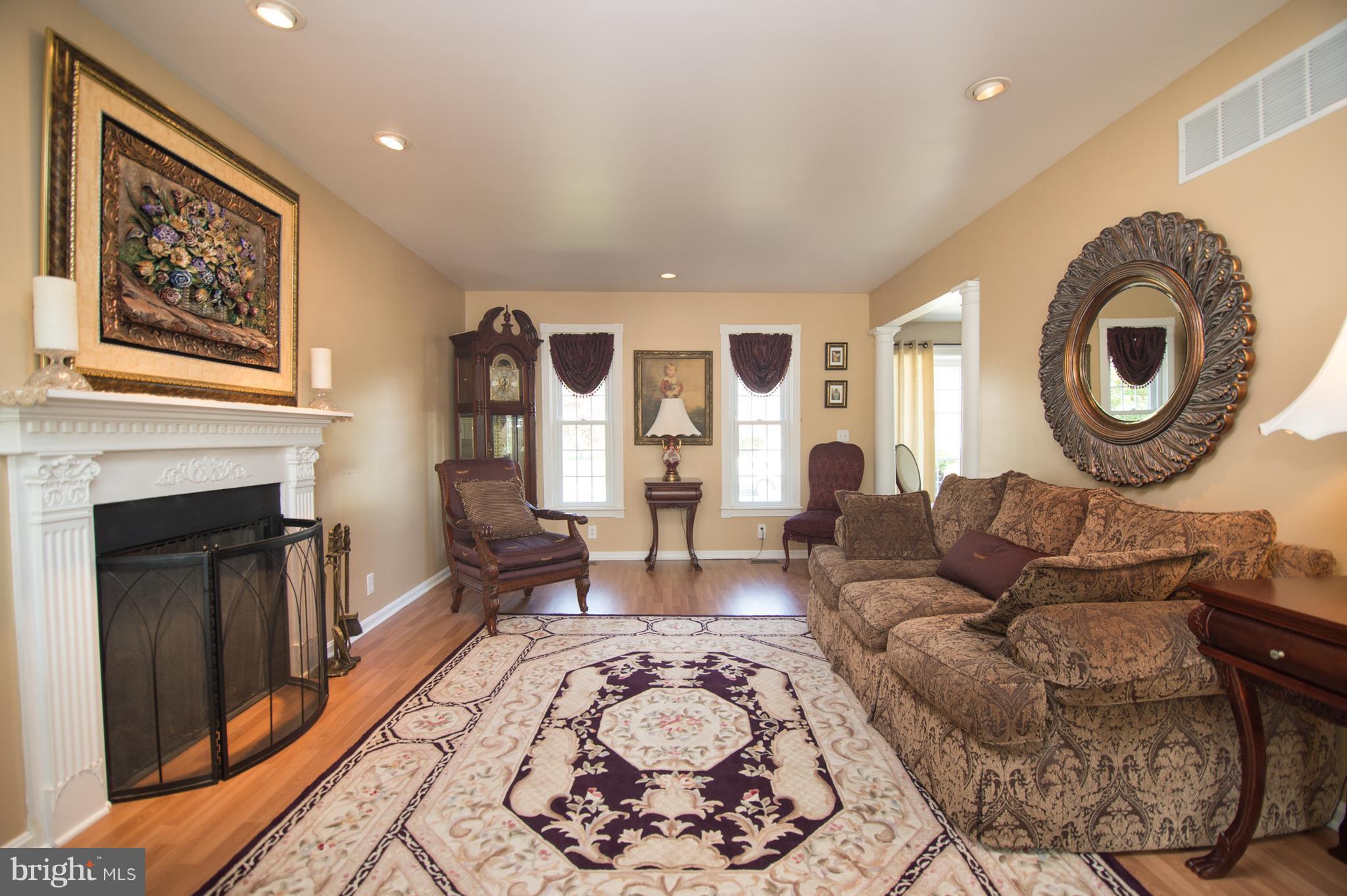 9223 Orbitan Road Baltimore, MD 21234 - Photo 9 of 30 Living Room