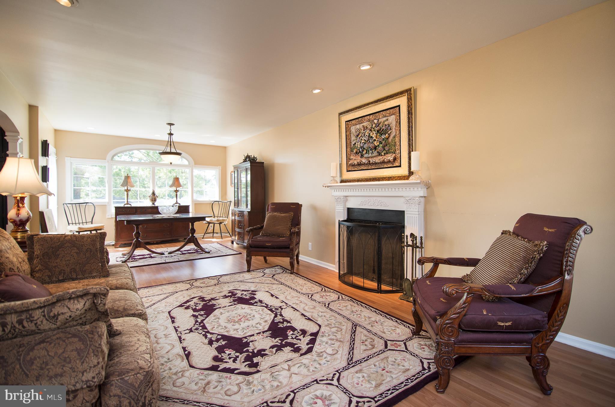 9223 Orbitan Road Baltimore, MD 21234 - Photo 10 of 30 Living Room