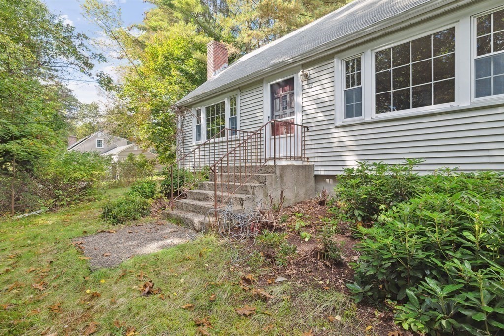 280 Concord Road Wayland, MA 01778 - Photo 5 of 40 a view of a backyard with plants and large trees