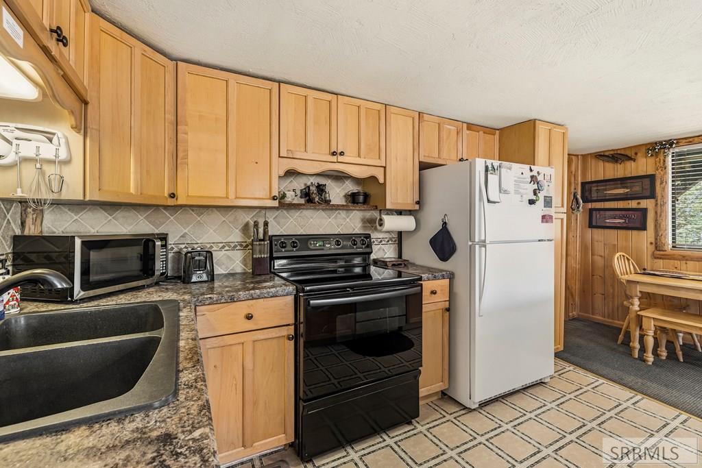 4043 Kiowa Road Island Park, ID 83429 - Photo 18 of 42