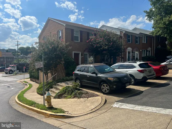 $3,600 | 2029 South Glebe Road, Arlington, VA 22206