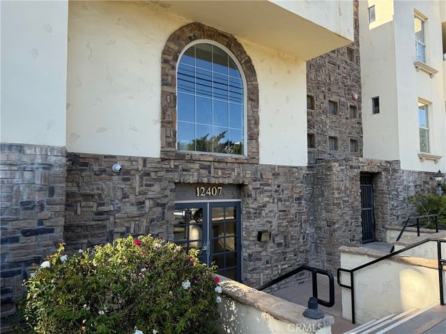 $3,300 | 12407 Moorpark Street, Unit 103, Studio City, CA 91604