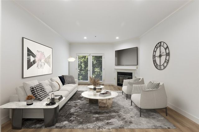$3,300 | 12407 Moorpark Street, Unit 103, Studio City, CA 91604