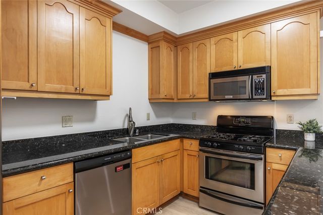 $3,300 | 12407 Moorpark Street, Unit 103, Studio City, CA 91604