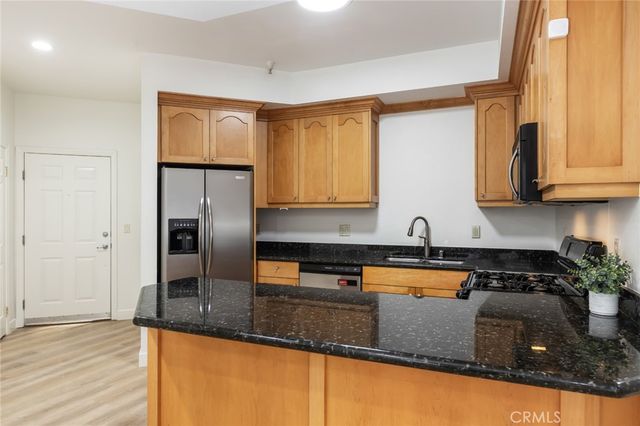 $3,300 | 12407 Moorpark Street, Unit 103, Studio City, CA 91604