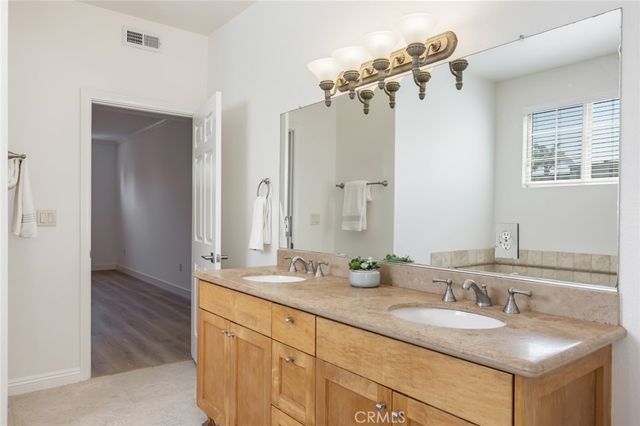 $3,300 | 12407 Moorpark Street, Unit 103, Studio City, CA 91604