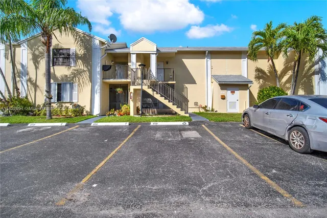 $165,000 | 1150 North Liberty Avenue, Unit 1150G, Homestead, FL 33034